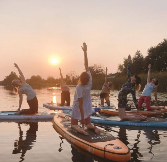 SUP yoga Scheendijk Breukelen Cathy NewWaves